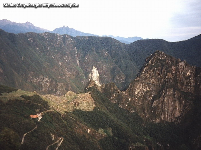 Machupicchu - Zicht vanaf Intipunku De ultieme beloning voor de dappere stappers; het eerste zicht op Machu Picchu bij zonsopgang. De meesten staan de 4e dag rond 5u op om vanaf Intipunku, oftewel de zonnepoort, deze mysterieuze stad te aanschouwen. Stefan Cruysberghs